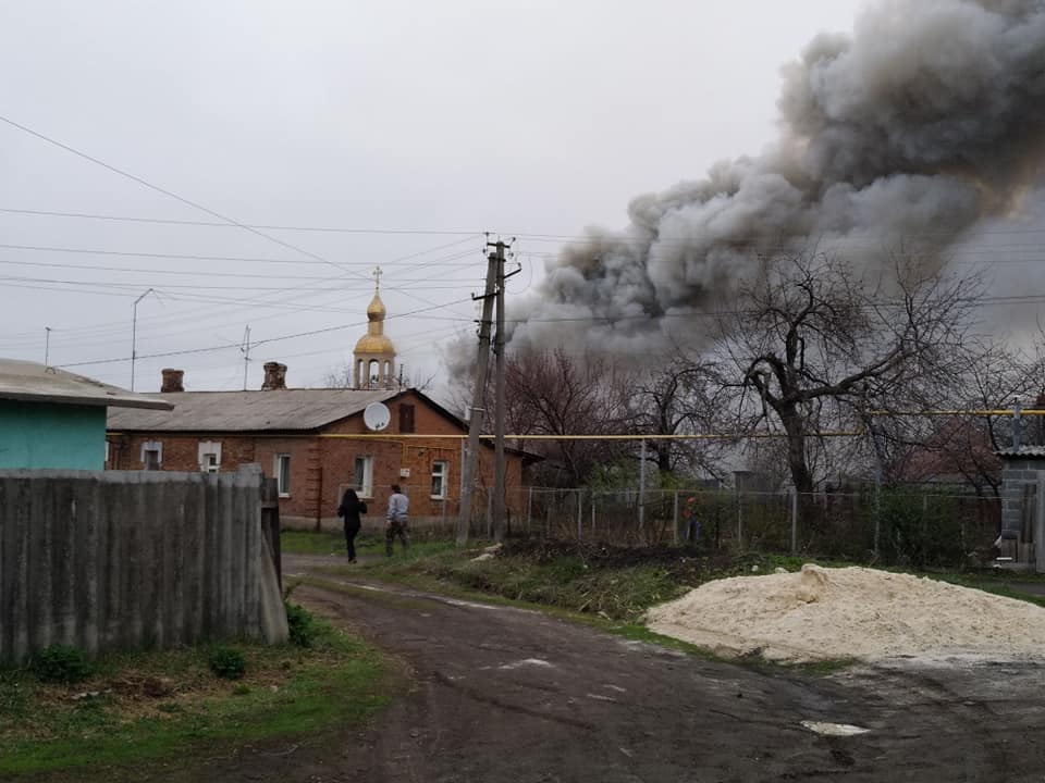 Уничтожен купол: под Харьковом вспыхнул пожар в храме (фото, видео)