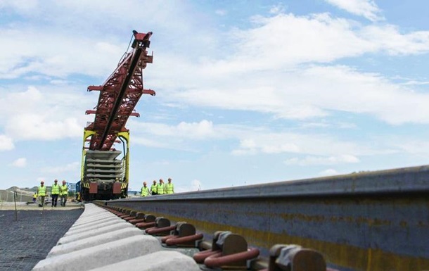 Установлены все железнодорожные опоры Крымского моста