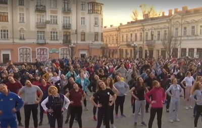 В Черновцах провели массовую зарядку