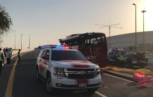В Дубае туристический автобус попал в аварию: 15 жертв