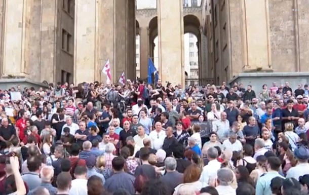 В Грузии возобновились акции протеста
