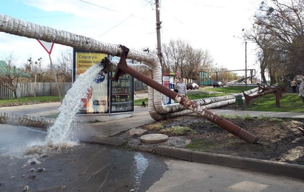 В Харькове рухнула наземная теплотрасса