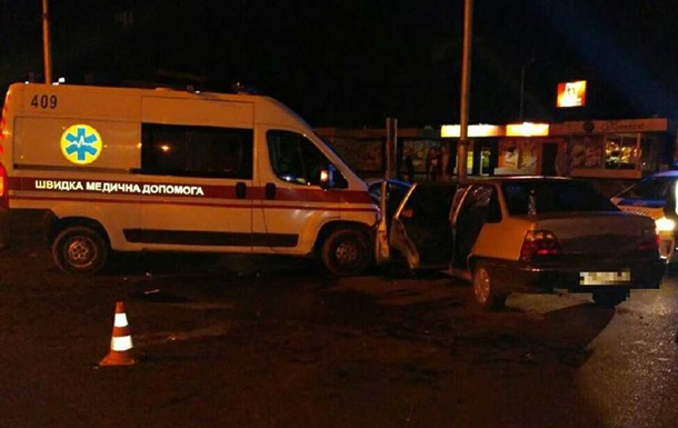 В Харькове столкнулись скорая и Daewoo, есть пострадавшие