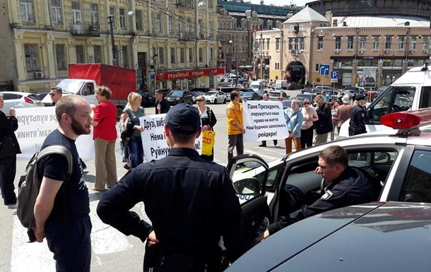 В Киеве Бессарабскую площадь перекрыли протестующие