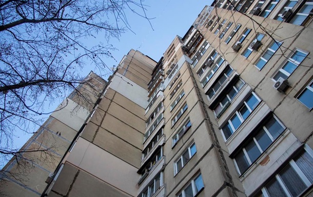 В Киеве мужчина выбросился из окна 12 этажа