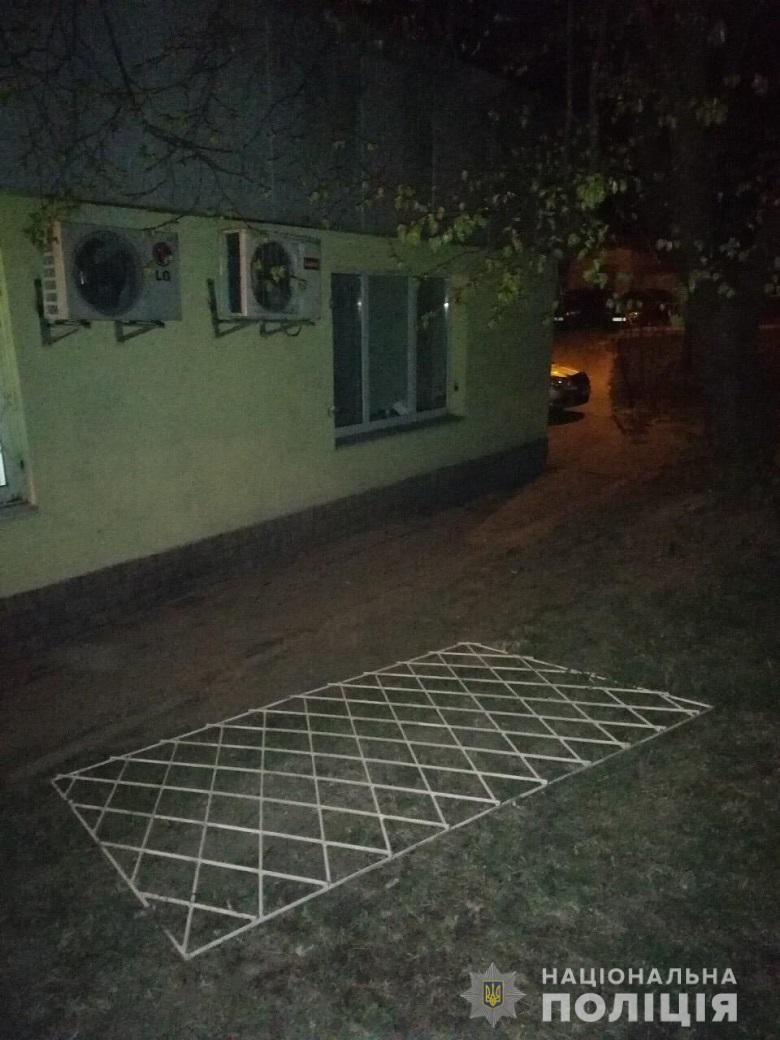 В Киеве на горячем поймали вора, собиравшегося обчистить офис (фото)