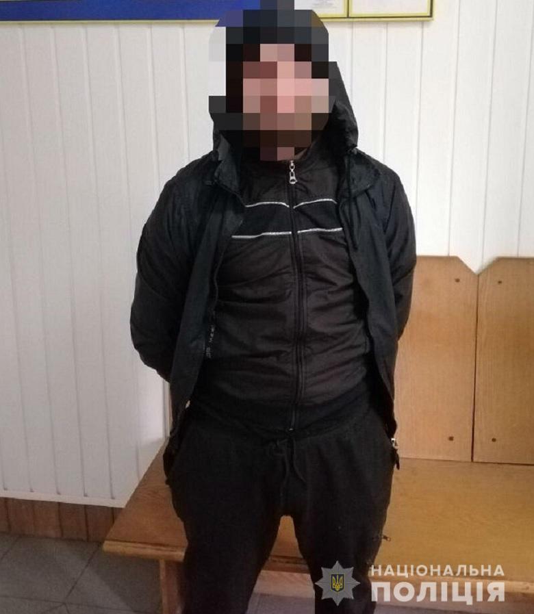 В Киеве на горячем поймали вора, собиравшегося обчистить офис (фото)