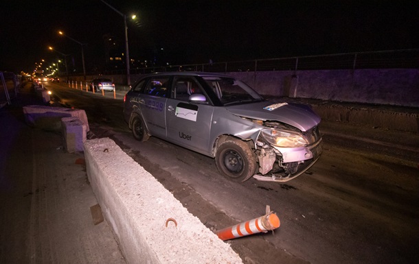 В Киеве пьяный таксист устроил аварию