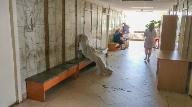 В Киеве в очереди к врачу умерла женщина: фото