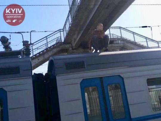В Киеве зацеперы продолжают атаковать электрички, несмотря на облавы (фото)