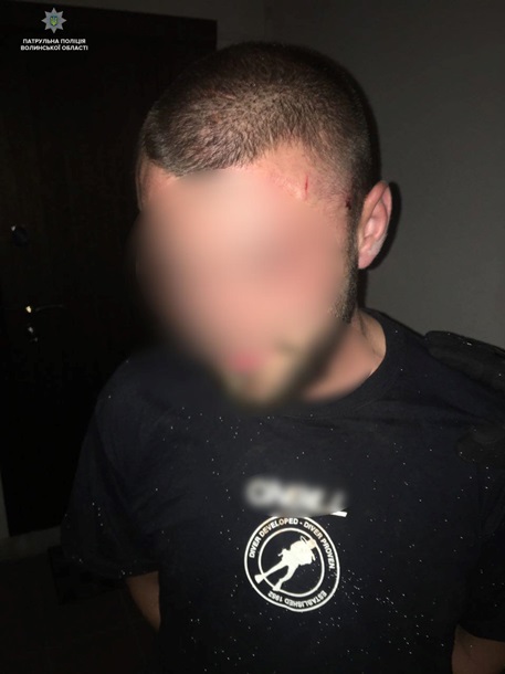 В Луцке мужчина избил сожительницу и полицейского