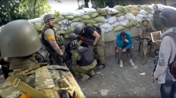 В Мариуполе сепаратисты заминировали подступы к баррикаде, но не успели подорвать, — боец «Азова» В Мариуполе сепаратисты заминировали подступы к баррикаде, но не успели подорвать, — боец «Азова»