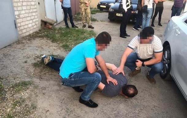 В Мелитополе коп требовал с военного деньги за информацию о краже