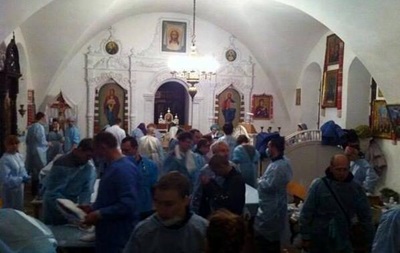 В Михайловском соборе протестующие организовали резервный госпиталь
