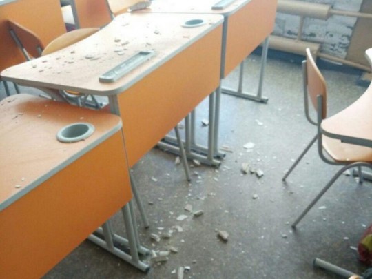 В одной из школ Днепра на перемене обвалился потолок: фото с места ЧП