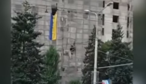 В окупованому РФ Донецьку під гімн України вивісили прапор: фото, відео
