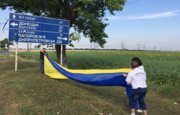 В окупованому РФ Донецьку під гімн України вивісили прапор: фото, відео