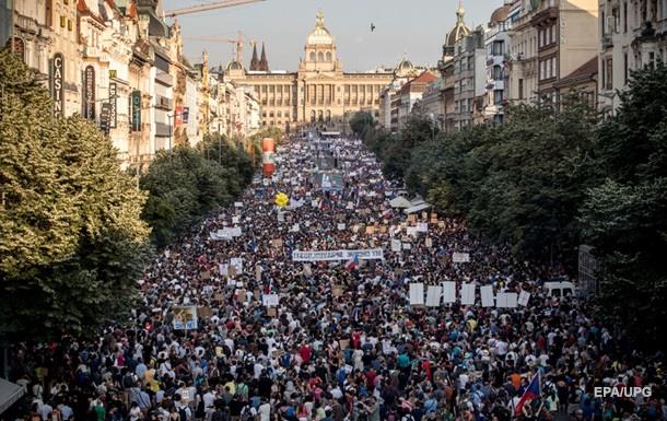 В Праге крупнейшая за тридцать лет акция протеста