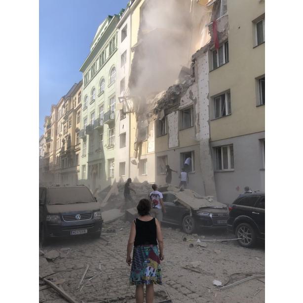 В результате мощного взрыва в Вене на прохожих обрушился пятиэтажный дом: первые фото