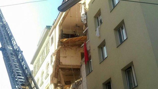 В результате мощного взрыва в Вене на прохожих обрушился пятиэтажный дом: первые фото