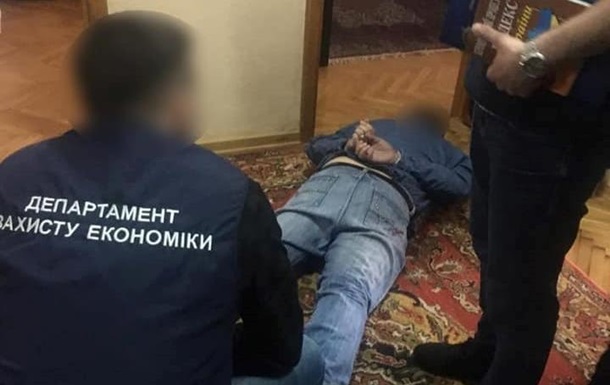 В Ровенской области задержали чиновника на взятке в 400 тысяч