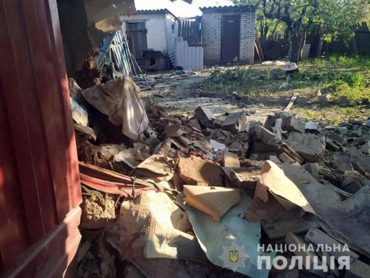 В сети показали последствия обстрела Марьинки боевиками (фото)