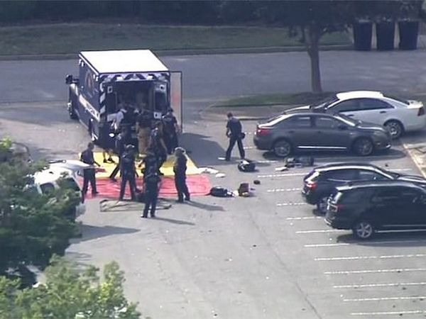 В США госслужащий расстрелял 12 человек в муниципальном центре (фото)