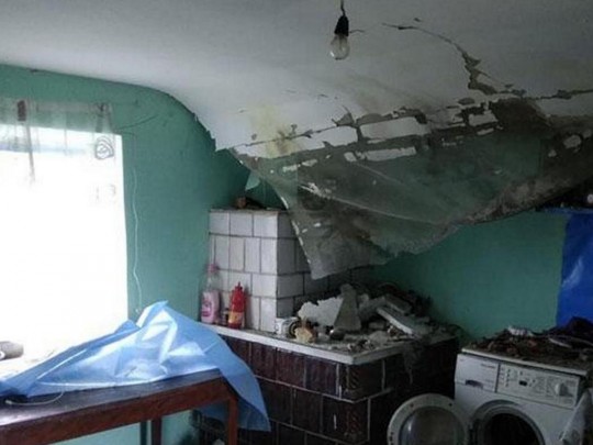 В Тернопольской области шаровая молния попала в жилой дом и взорвалась: фото с места ЧП