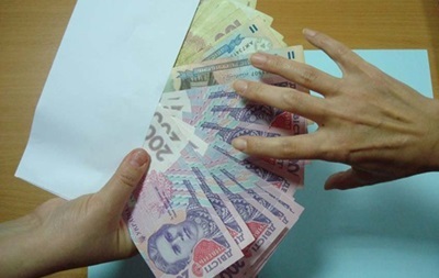 В Украине каждый пятый офисный работник получает зарплату в конверте