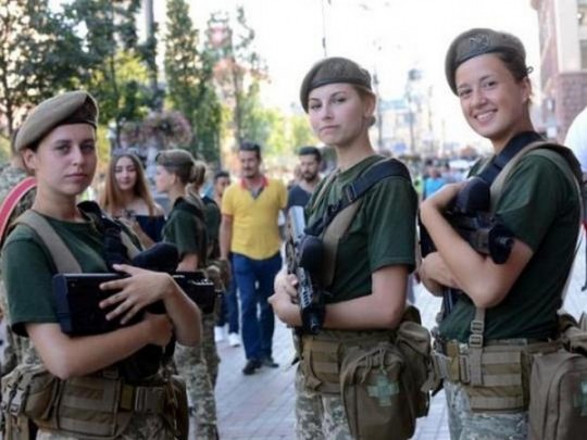 В Украине разрешили принимать на учебу в военные лицеи девушек