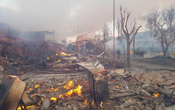 В Затоке произошел крупный пожар на базах отдыха