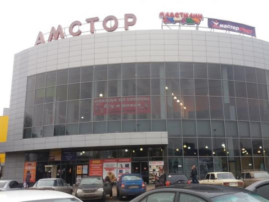 Витрина «русского мира»: в сети появилось мрачное видео из супермаркета в Донецке