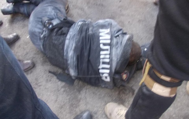 Внутренние войска подтвердили захват митингующими одного бойца