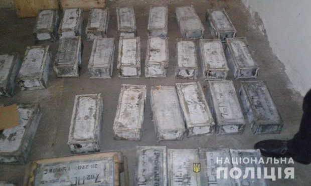 Военный пенсионер набил гараж рекордным количеством боеприпасов: фото и видео