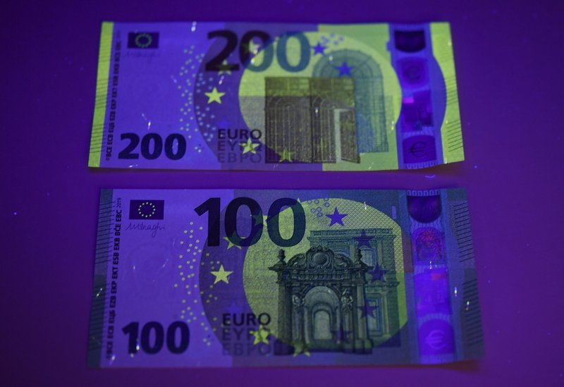 Введены в обращение новые купюры 100 и 200 евро: что важно знать (фото)