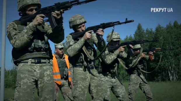 Які жорстокі випробування довелося пройти курсантам на навчанні: вражаюче відео