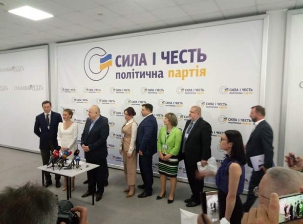 Яких позицій дотримуються партії: членство в НАТО, посилення санкцій та боротьба з корупцією