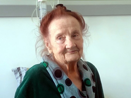 Заменили клапан, не разрезая грудину: 97-летней украинке провели уникальную операцию