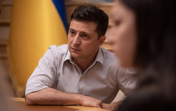 Зеленский отменил два указа Порошенко