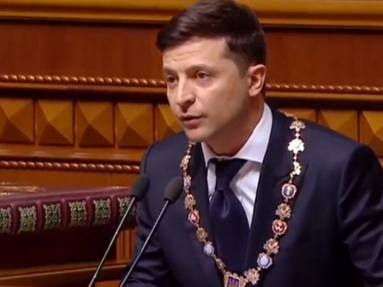 Зеленский с трибуны Верховной Рады заявил о роспуске парламента
