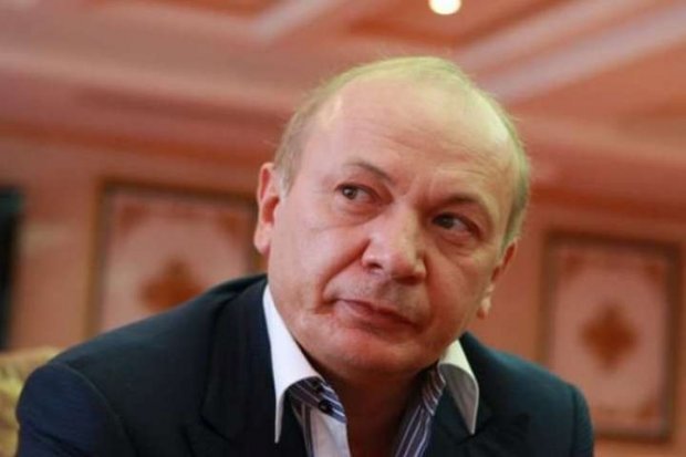 Зняли санкції, закрили карні справи: чому соратник Януковича уникнув покарання