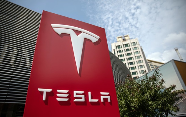 Зрение автопилота Tesla показали ночью в грозу