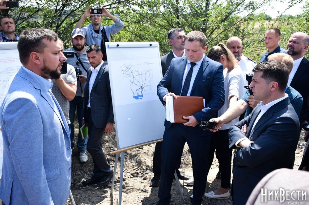 Зеленский на Николаевщине выяснял, когда будут отремонтированы «убитые» дороги