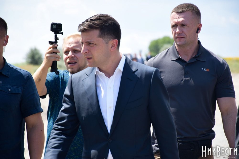 Зеленский на Николаевщине выяснял, когда будут отремонтированы «убитые» дороги
