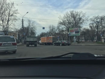 Дорожники в час пик решили ремонтировать Варваровский мост – образовалась большая пробка