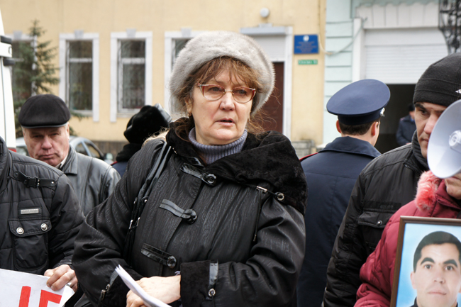 «Свободовец» утверждает, что в Соляных мужчину битами избивали милицейские «барабаны»