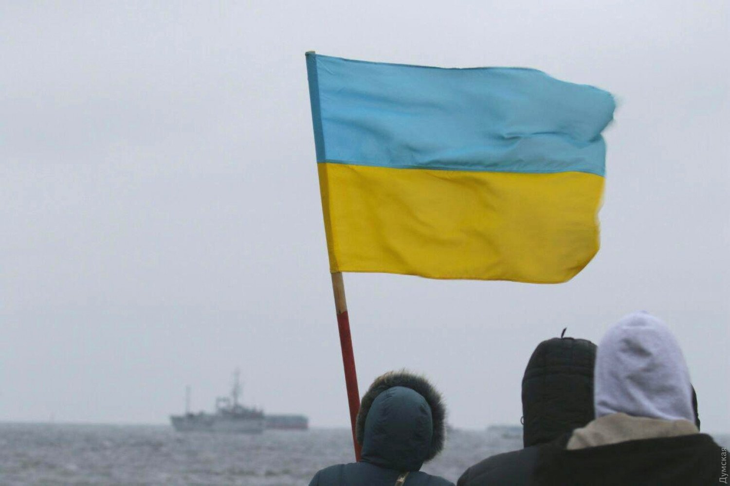 Возвращенные Россией украинские корабли начали прибывать в Очаков (фото, видео)