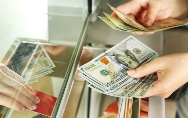 Украинцы в марте купили на $210 млн больше валюты, чем продали