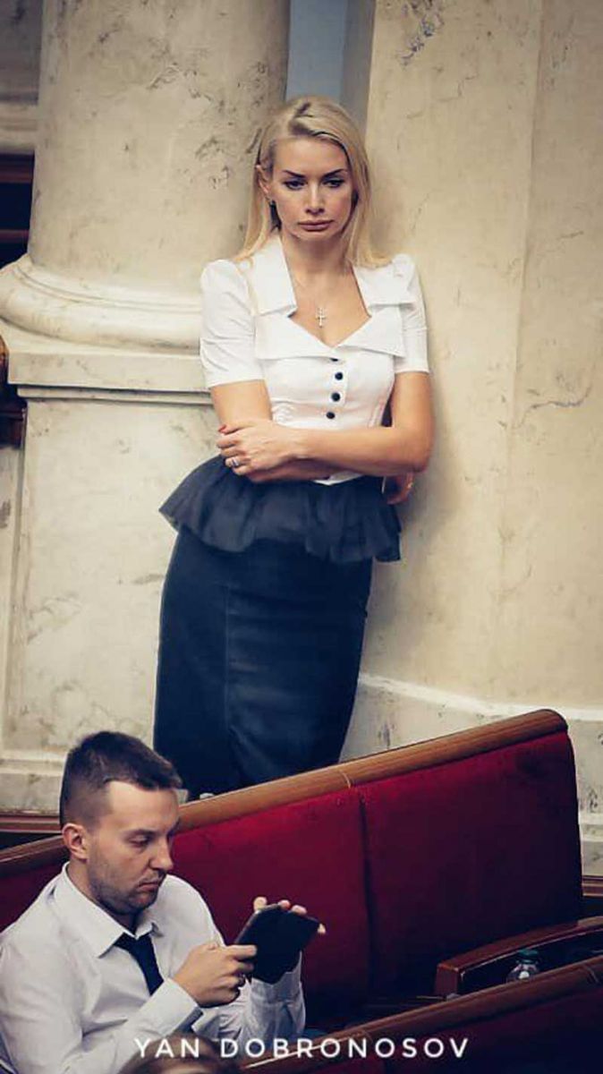 Эффектная блондинка: кто такая Ирина Аллахвердиева, о которой говорили Арахамия и Корниенко