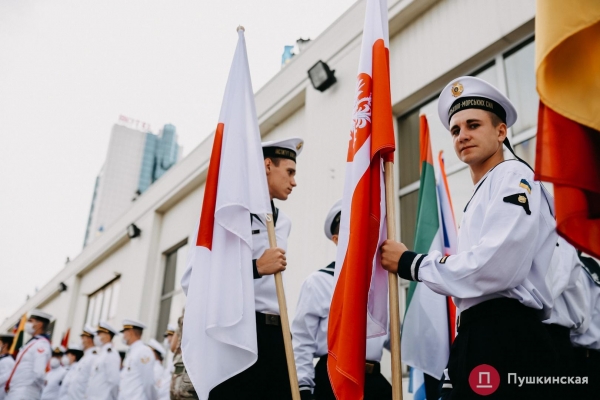 Полный порт «смертельной красоты», Зеленский и самолёты: как на Одесском морвокзале день ВМС отмечали